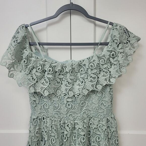 H&M off the shoulder lace dress, size 6 - Picture 5 of 13